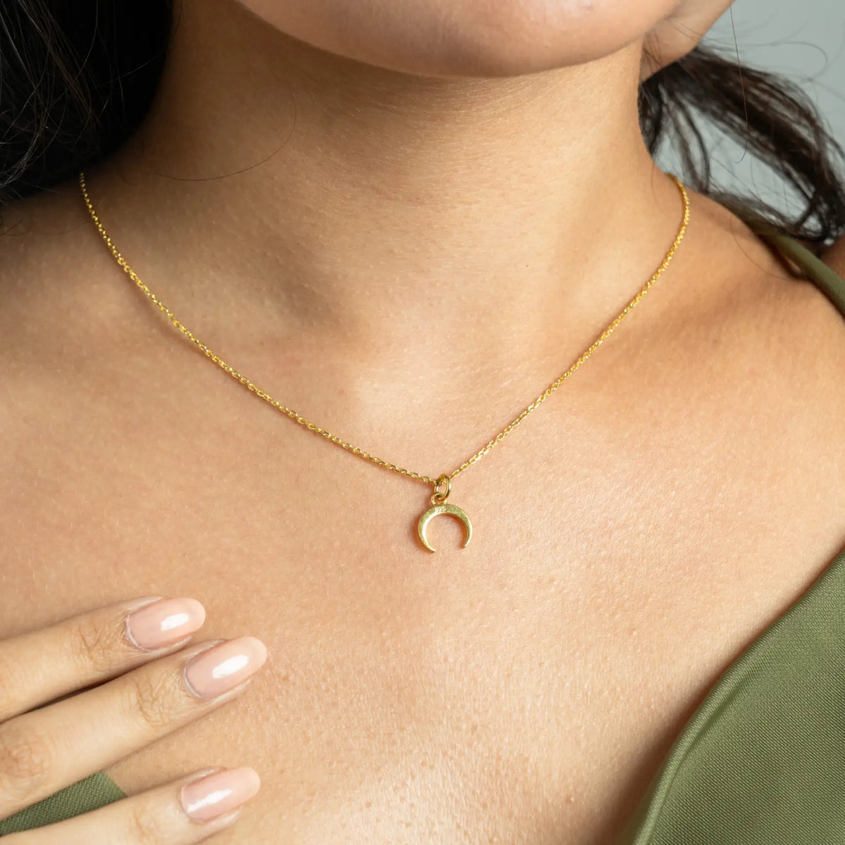 Serene Crescent Moon 925 Silver Necklace — detail view 3